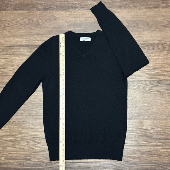 Everlane Men's Black V-Neck Sweater - Picture 5 of 7